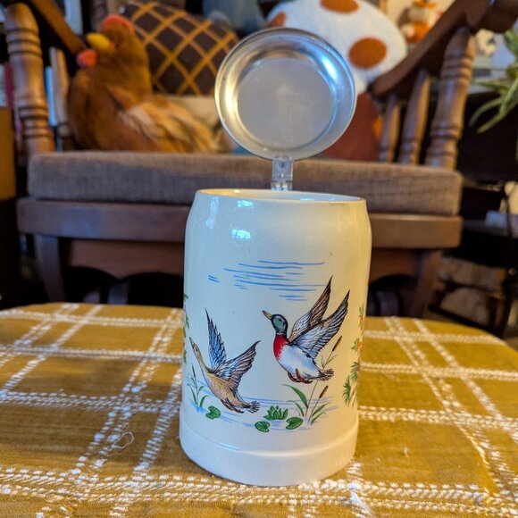 Wilderness Outdoor Animal Print Design Vintage Beer Stein w/ Metal Top - Picture 3 of 9